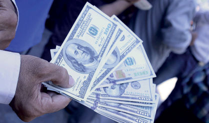 رییس کل بانک‌مرکزی: نوسان بازار ارز دلایل سیاسی دارد