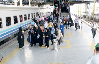مصایب  حذف  قطارهای حومه‌ای برای 6 میلیون مسافر