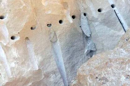 انفجار سنگ‌های ۲۵۰۰ ساله برای کشف گنج