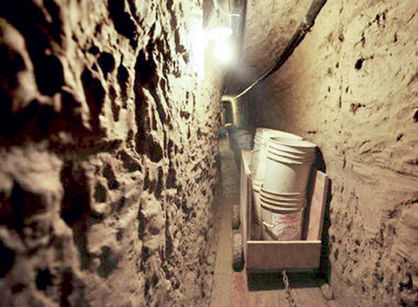 کشف 20 متر تونل‌ مخفی زیرزمینی در نطنز