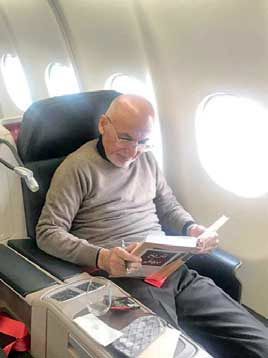 رییس‌جمهور افغانستان در مسافرت چه کتابی می‌خواند
