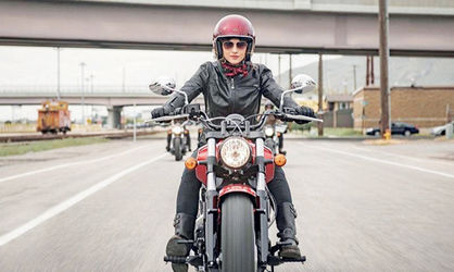 واکنش پلیس به حکم صدور گواهینامه موتورسیکلت‌ برای زنان