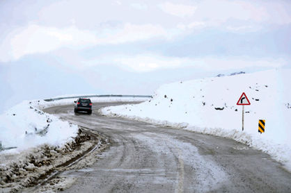 هشدار پلیس راهور درمورد یخ‌زدگی اکثر جاده‌ها