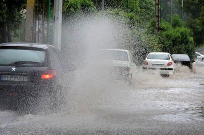 سازمان هواشناسی برای ادامه فعالیت سامانه بارشی هشدار داد/ رگبار باران در جنوب کشور