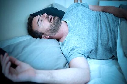 خروپف در خواب می‌تواند به مغز شما آسیب بزند