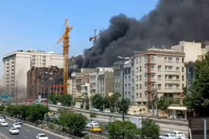 آتش‌سوزی یک ساختمان نیمه‌کاره در غرب تهران+ ۲ ویدئو و جزئیات