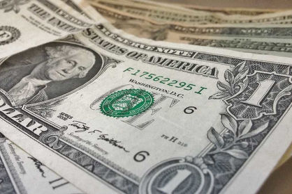 مذاکره نیم‌بند ایران و آمریکا هم روی کاهش دلار تاثیر دارد