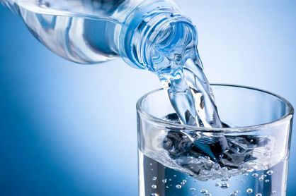 مصرف بیش از اندازه آب چه بلایی سر بدن می‌آورد؟