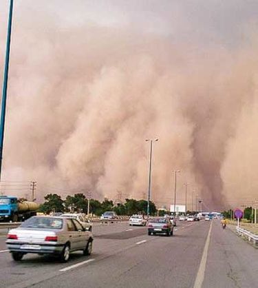وقوع توفان گرد و خاک و شن در سه استان