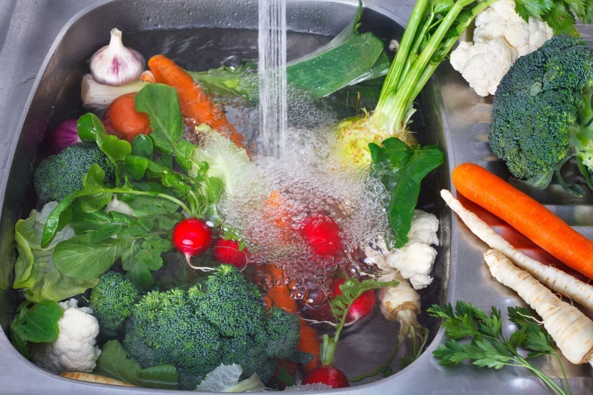 چند نکته کاربردی برای شستن میوه و سبزیجات/ دور این اشتباهات را خط بکشید!