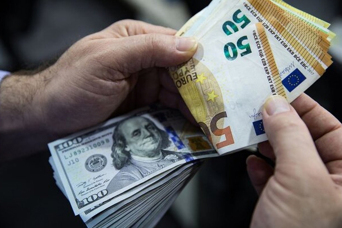 قیمت ارز امروز ۲۷ آذر ۱۴۰۲/ دلار و یورو در مرکز مبادله چند قیمت خورد؟