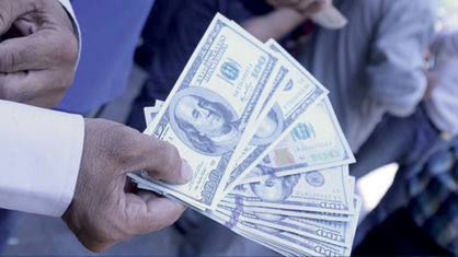 اولویت بانک مرکزی جلوگیری از کاهش ارزش پول باشد