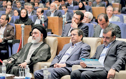 رییس کل بانک مرکزی: بازار ارز کنترل می شود نه قیمت دلار