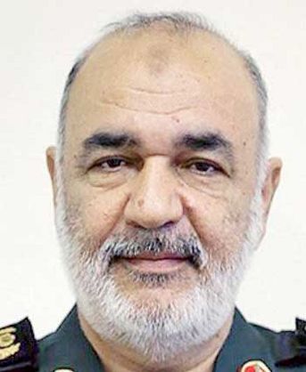 اگر دشمنان از توطئه دست برندارند، از آنها انتقام میگیریم