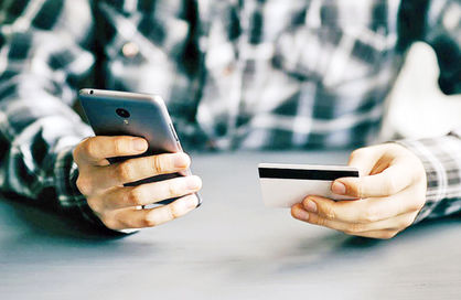 همتی خبر داد: موبایل جایگزین کارت بانکی میشود