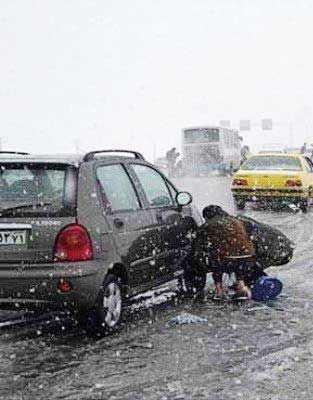 برف و باران در جاده‌های ۲۲ استان کشور