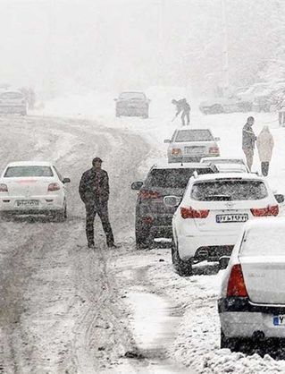 برف و باران در جادههای ۲۱ استان