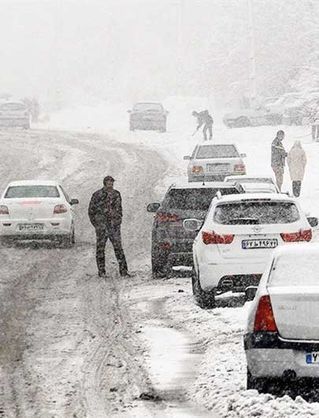 برف و باران در جاده‌های ۲۱ استان