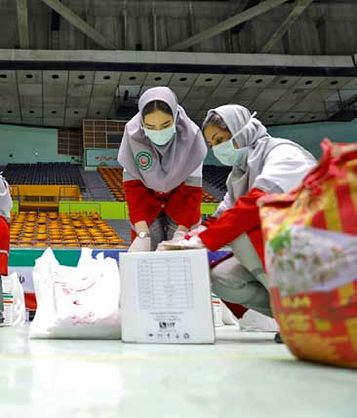 توزیع ۶۸۵  بسته غذایی ۷۲ ساعته بین زلزله‌زدگان گناوه