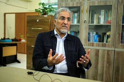 افزایش نرخ سود بانکها با این تورم بالا چارهساز نیست/ دست بانکها باز است تا با اختیاراتی که دارند اوراق را با مبالغ کمتری بدهند