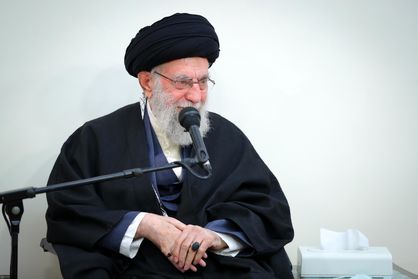 لباس گرم رهبر انقلاب برای صرفهجویی و مصرف بهینه گاز+ عکس
