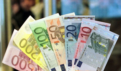 عدم فروش ارز ۵۰۰۰ یورویی در صرافی‌ها تکذیب شد
