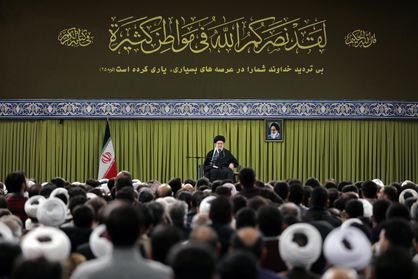 ضعفهای کشور را میتوان با نگاه انقلابی برطرف کرد نه با نگاه ارتجاعی و نق زدن