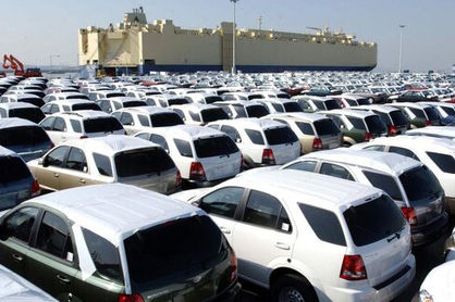 انتقاد تند یک کارشناس از واردات خودروهای دست دوم و قیمت‌گذاری دستوری/ واردات خودرو خالی‌بندی از آب درآمد!