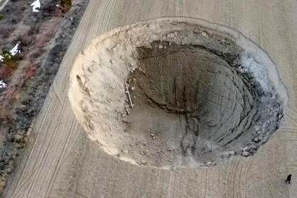 ببینید| این حفره عجیب بعد از زلزله‌های مرگبار ترکیه موجب وحشت شد