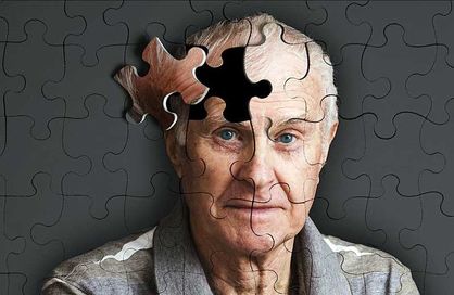 چه زمانی باید از فرد مبتلا به آلزایمر مراقب کنیم؟