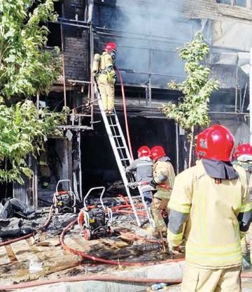 آتشسوزی گسترده در چندین باب کارگاه و انبار شرق تهران