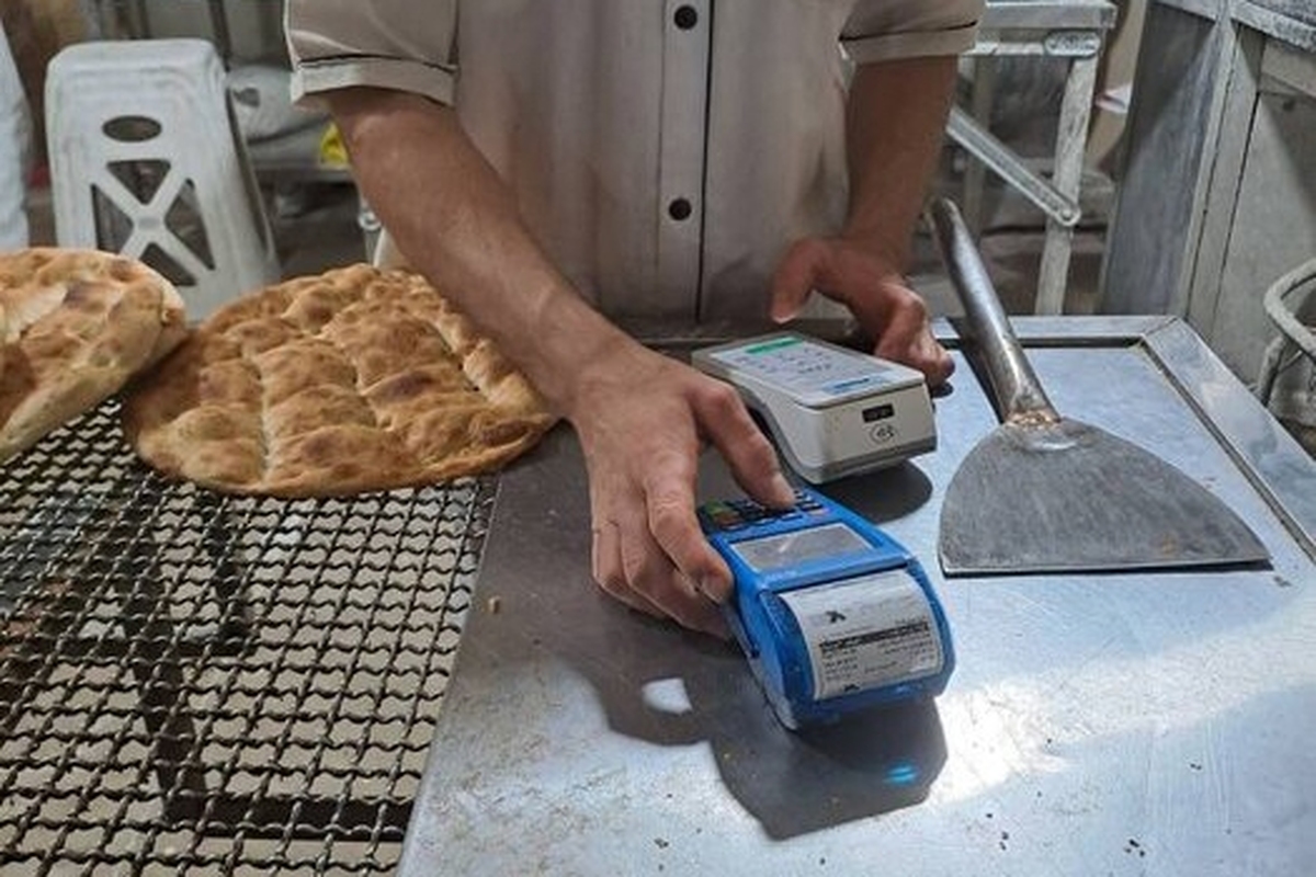 ممنوعیت خرید بیشتر از ۴ نان با یک کارت بانکی؛ نان سهمیه‌بندی شد؟ + عکس
