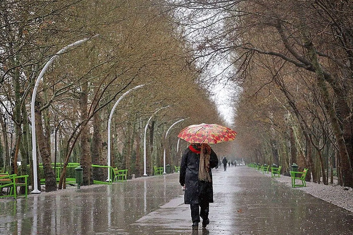 ادامه بارش باران و برف در برخی نقاط کشور/ آلودگی هوای کلانشهرها از فردا افزایش مییابد