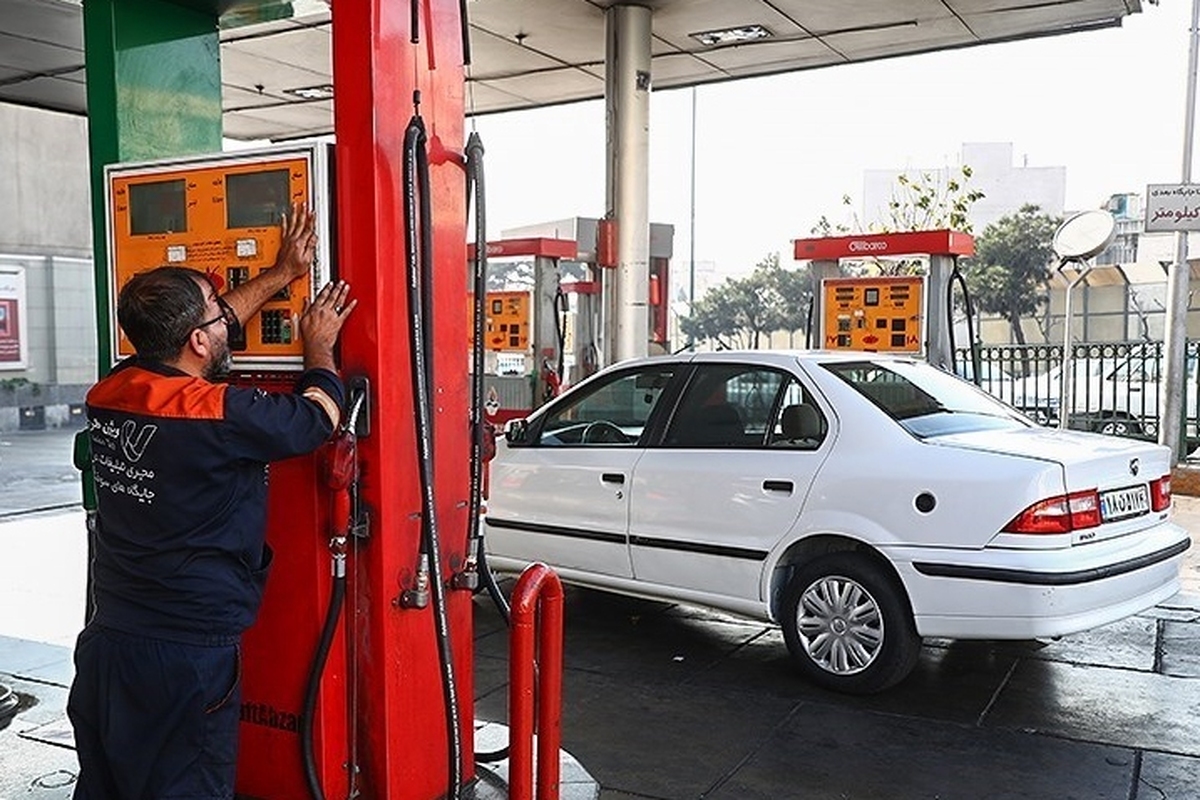 سهمیه بنزین آزاد به ۱۰۰ لیتر کاهش یافت/ ماجرا چیست؟