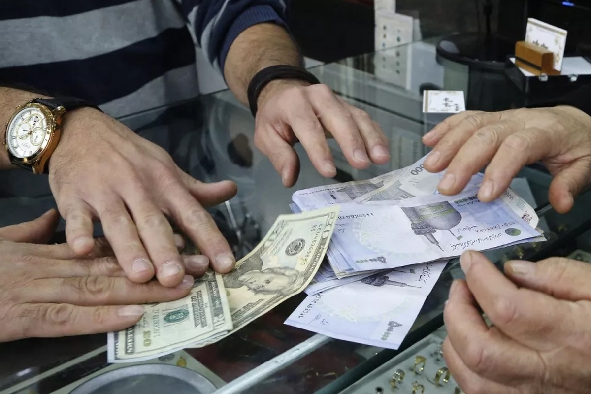 پیشبینی بازار ارز در روزهای آینده/ قیمت دلار چند میشود؟