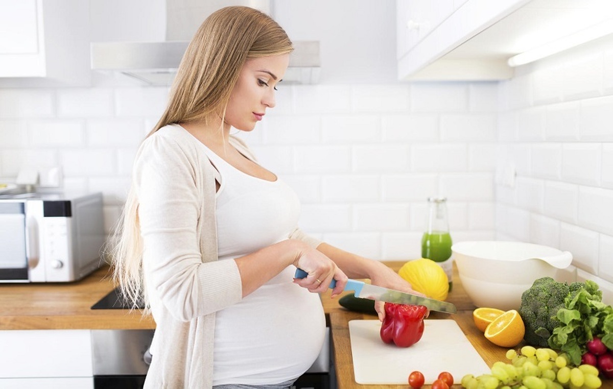 تغذیه زنان در دوران بارداری چگونه باید باشد؟