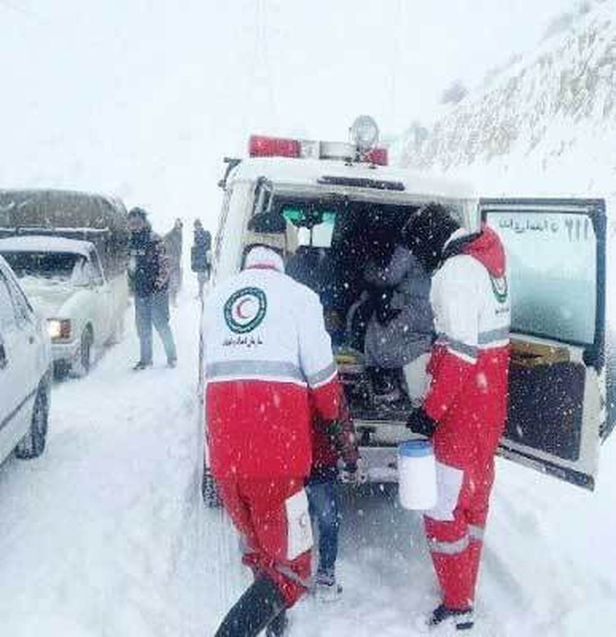 اسكان بيش از ۱۳۰۰ نفر گرفتار شده در برف و كولاك