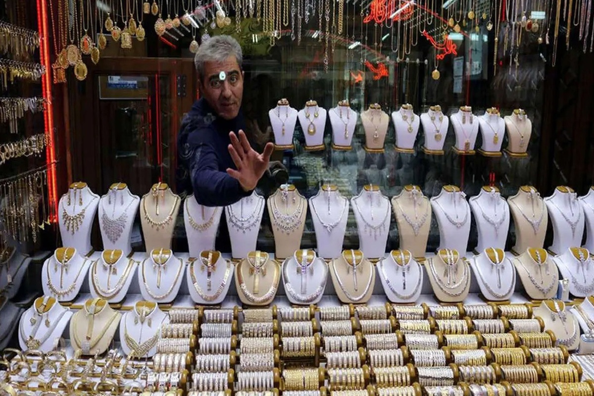 قیمت طلا، سکه امروز چهارشنبه ۹ اسفند ۱۴۰۲ در بازار آزاد؛ قیمت طلای ۱۸ عیار، سکه امامی و نیمسکه چقدر بالا و پایین شد؟ + جدول