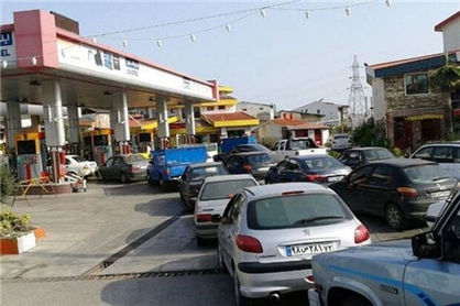 اقتصاد ایران و شرایط اجتماعی به گونه‌ای نیست که بتوان برای واقعی کردن قیمت بنزین تصمیم گرفت
