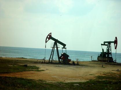 عربستان تولید روزانه نفت خود را ۵۰۰ هزار بشکه کاهش می‌دهد