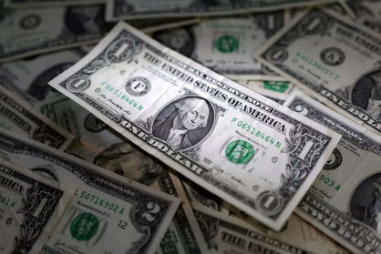 قیمت دلار امروز ۲۴ خرداد ۱۴۰۲ در صرافیها و مرکز مبادله چند؟