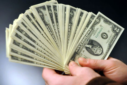 قیمت دلار امروز ۲۷ خرداد ۱۴۰۲ در صرافیها و مرکز مبادله چند؟
