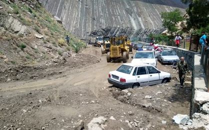 جستجو برای پیدا کردن دو مفقود شده سیل جاده چالوس ادامه دارد