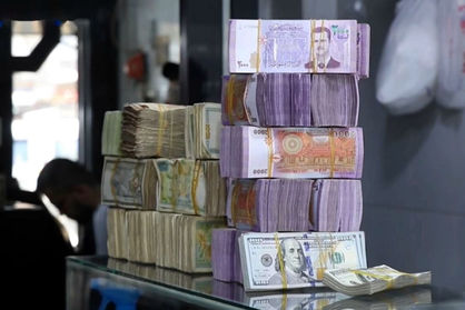 وضعیت عجیب سوریه بعد از کاهش ارزش پول/ سوری‌ها پول خریدهایشان را کیلویی پرداخت می‌کنند!