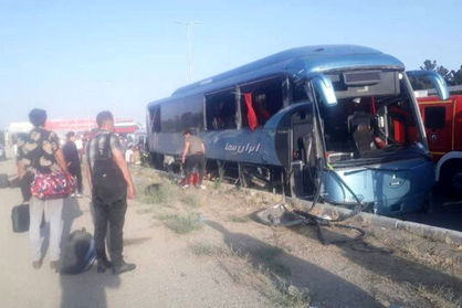 تصادف مرگبار اتوبوس در بزرگراه تهران-قم/ ۲ نفر جان باختند