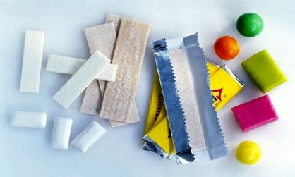 خوردن آدامس چه خطراتی دارد؟