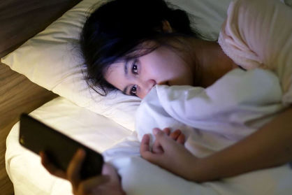 پیشنهادات جالب یک پزشک متخصص برای حل مشکل بی‌خوابی شبانه/ مسواک بزنید و از تلویزیون، موبایل و تبلت دوری کنید!