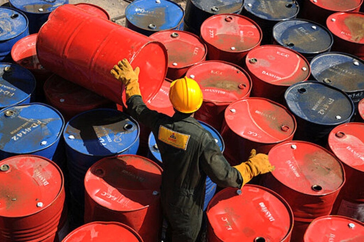 قیمت نفت در آستانه سومین کاهش هفتگی قرار گرفت