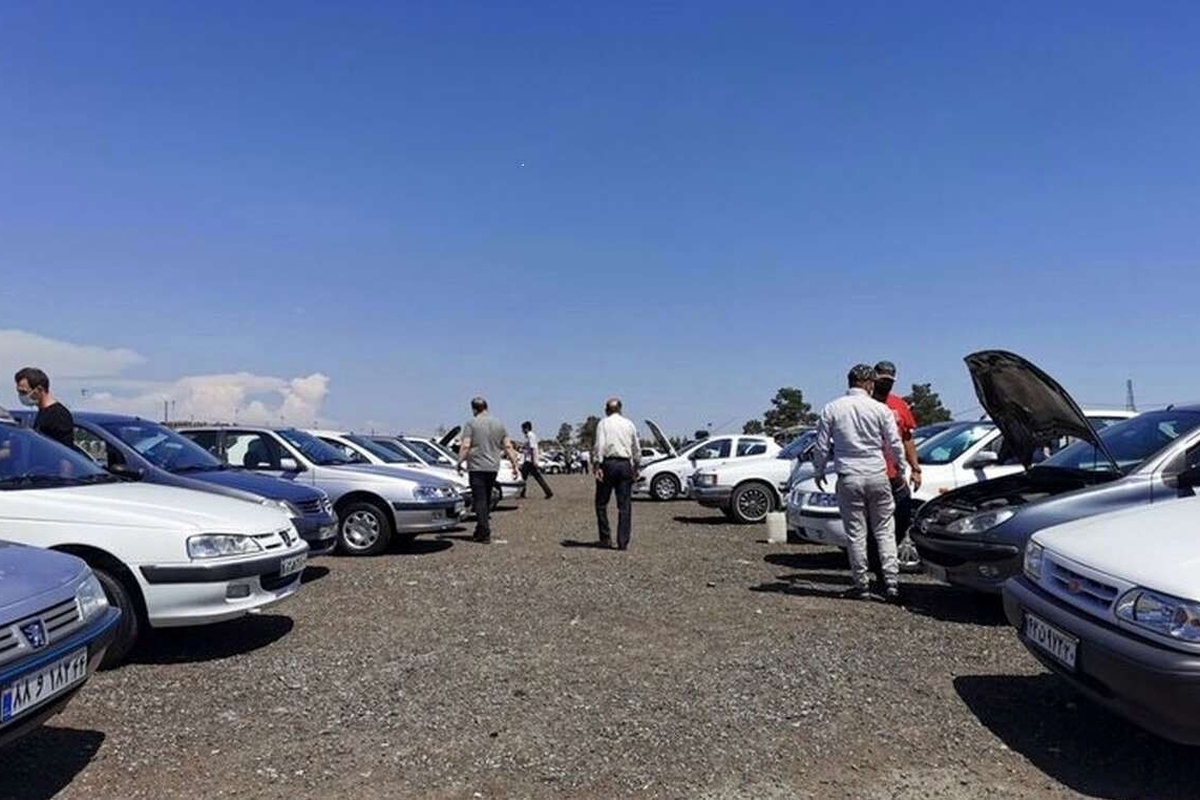 قیمت خودروهای داخلی و خارجی در بازار آزاد ۲۶ آبان ۱۴۰۲/ خواب زمستانی بازار خودرو ادامه مییابد؟+ جدول قیمتها