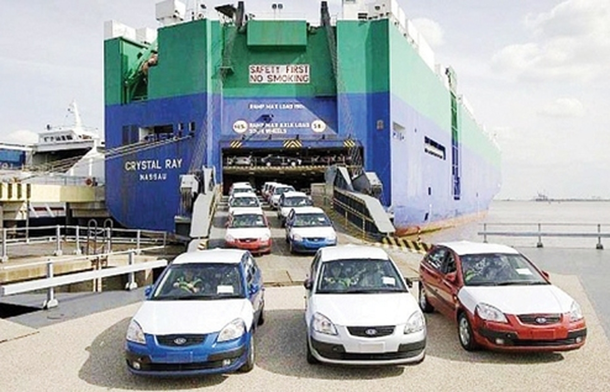 سياست دوگانه دولت در واردات خودرو